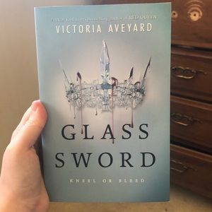 Glass Sword by Victoria Aveyard (Red Queen Series)